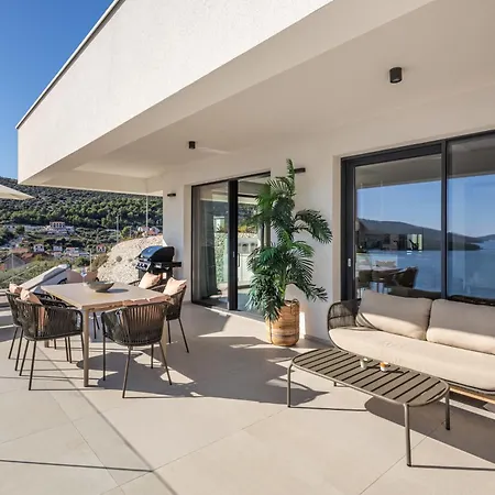 Luxury Sea View Penthouse 